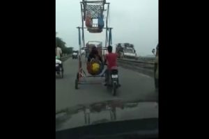 インドで「いかにもインドらしい」ヤバいバイクが走っている映像が撮影される