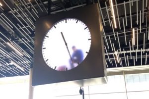 アムステルダムの空港にある時計が面白い　これ初めて見た人は騙されるかもなｗｗｗ