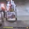 ガソスタでガソリン入れてたら突然現れたキチガイがノズルを抜いて”自分にぶっかけ焼身自殺”する映像