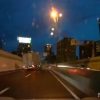 松原線でスピードを出し過ぎたトラックがカーブでスリップする瞬間を捉えたドラレコ映像