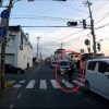 埼玉県新座市池田で信号無視したおじさんが飛び出し　ブレーキ間に合わず轢いてしまうドラレコ映像