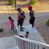 警官が手を挙げた”無抵抗の黒人男性”を子供たちの目の前で何度も撃つ映像