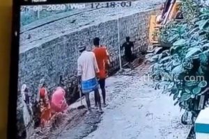 【衝撃】スリランカで突如壁が崩壊し、労働者が押しつぶされる瞬間