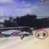 【衝撃】バスを牽引していたロープに気付かず突っ込んでいった３人の若者バイカーが死ぬ