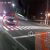 宮城県大崎市古川で、パトカーに追いかけられた車が乗用車に物凄い勢いで衝突、炎上する映像