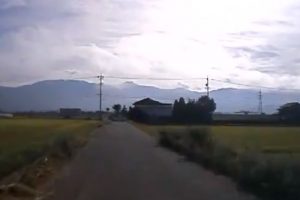 コリジョンコース現象で乗用車が衝突してしまうドラレコ映像