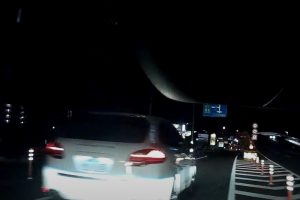 豊田市元町でポルシェカイエンに当て逃げされる瞬間を捉えたドラレコ映像 　ナニコレ盗難車か？？