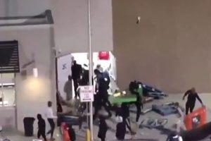 【衝撃】BLM暴徒がまたもや略奪！　フィラデルフィアのウォルマートとT-mobileを襲う様子の映像