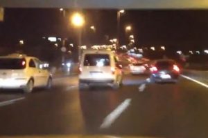 マジキチすぎる　イスタンブールの高速道路を車線変更しまくりの危険運転をするドライバーの映像