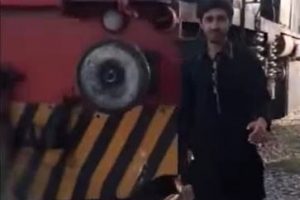 【悲報】Tiktokerが列車を背景にカッコいい動画を撮ろうとした結果・・・
