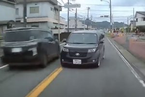 【マジキチ】ヤバすぎだろこれ・・・　鹿児島県霧島市で対向車に対して危険運転を繰り返すヤバい車が見つかる