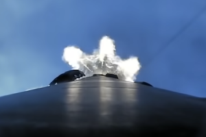 ファルコン9ロケットの離陸と着陸をロケット側から撮影した映像がとんでもなくカッコイイ。（復元記事）