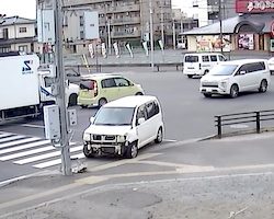 こんなに怖い高齢者の運転。仙台市で撮影された事故の映像がこちら。