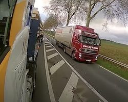【DQN】フランスでキチガイすぎるトラック野郎が撮影される。