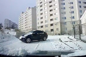 【雪国】これはナイス判断！雪道に慣れたドライバーによる神回避なドラレコ。
