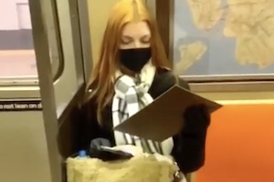 ゲリラ似顔絵師が地下鉄で見知らぬお姉ちゃんを感動させてしまう動画が人気に。