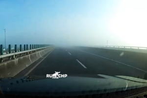 【霧路】想像力の無いドライバーがお馬鹿な事故を起こす車載映像。