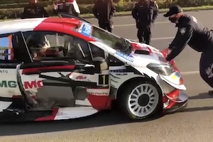 【WRC】公道移動中のセバスチャン・オジェがヤリスWRCで交通事故。（動画）