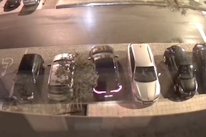 【動画】自動車どろぼうに狙われた車はこんなに簡単に盗まれてしまう。