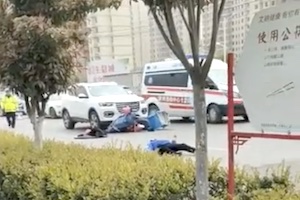 【動画】中国の救急隊さん怪我人の怪我を悪化させてしまうｗｗｗ