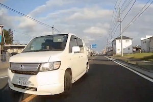 埼玉の国道17号線でとんでもない煽り運転が撮影されて話題に。