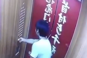 【動画】中国のガラスやさん、エレベーターで大失態をしでかしてしまう。