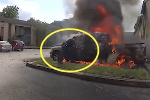 【動画】炎上する車から運転手を救った警官のボディカム映像がすごい。