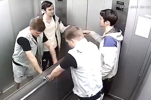 【動画】エレベーター内で暴れたDQN2人組のせいで次の乗客がかわいそうな事に。