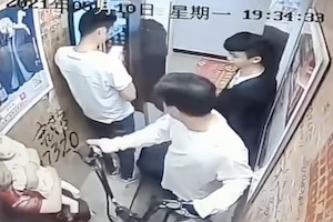 【動画】これは地獄。中国のエレベーターの内部でヤバすぎる事故が起きてしまう。