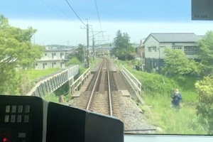 【動画】撮り鉄また問題を起こす。線路脇に侵入して電車を停止させた男の映像。