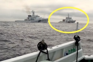 【尖閣動画】中国海警と海保巡視船に囲まれながら操業する漁船からの映像。