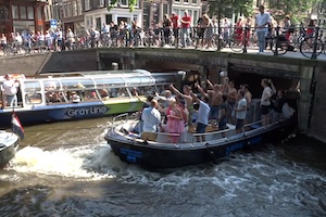 どこまでも陽気なオランダ。水路で助け合う様子を撮影したビデオが素敵ｗｗｗ