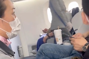 沖縄発羽田行きの全日空NH994便の機内で撮影されたマスク拒否男の動画が話題に。