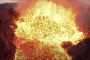 【動画】溶岩が噴き出す火山の噴火口に飛び込んだドローンが最後に記録していたもの。