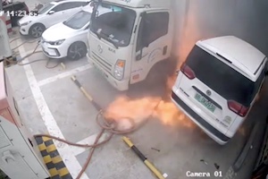 【中国】充電中のEV車のバッテリーが発火する瞬間の衝撃映像。