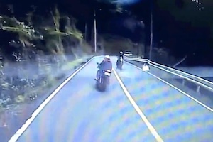 【山梨】道志みちで発生した大型バイクと車の正面衝突事故の映像エグすぎ。
