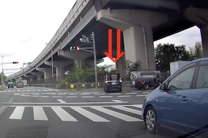 【大阪】なんだこの事故ｗｗｗ交差点内で曲がりきれなかった1BOXが(´･_･`)