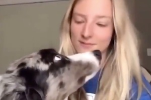 【動画】飼い主にキスされた時のワンちゃんの反応にほっこりする。