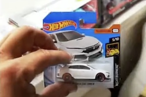 【動画】街で見かけた車の持ち主にその車と同じミニカーをプレゼントするというドッキリが素敵。