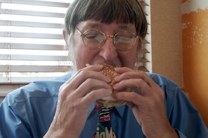 【動画】1972年からビッグマックを食べ続けて3万2000個を突破した男がギネス記録に。
