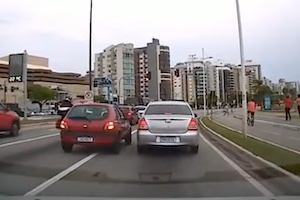 【動画】ブラジルの交通トラブル馬鹿すぎて笑うｗｗｗお前ら一体何があったんだよｗｗｗ