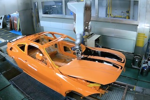 【技術】BMWがマスキングを必要としない新しい塗装技術を試験中。