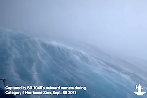 【動画】世界初、ハリケーン内部の海の様子をセイルドローンで撮影。