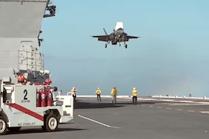 【動画】海上自衛隊の護衛艦「いずも」に米最新戦闘機F-35Bが着艦。
