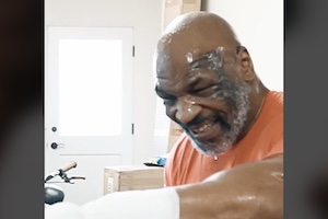 【動画】55歳のマイク・タイソンがミット打ちトレーニングの様子を公開。