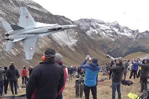 【軍事】戦闘機マニアにとって最高のショーがスイスで行われる。これは凄か。