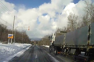 【動画】北海道の雪道で暴走トラックが起こした事故がひどすぎ(@_@;)
