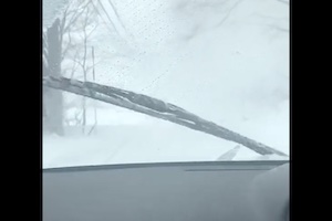 【群馬】「真っ白です、何も見えません」大雪によるホワイトアウトの事故映像。