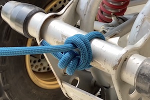 【動画】様々な場面で役に立つとても簡単で便利なロープの結び方を解説。これはイイ！