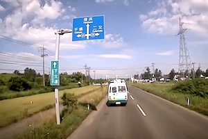 【事故】青森でやっべえ運転のスクールバスが撮影される(((ﾟДﾟ)))